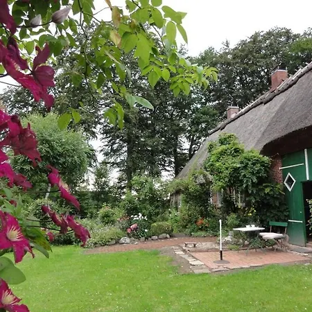 아파트 Romantic Thatched Roof House *